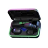 un par de audífonos inalámbricos con powerbank e10 en color negro 4