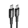 un cable de carga rápida color negro USB-C a USB-C 4