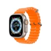 un reloj cuadrado modelo i8 ultra en color naranja